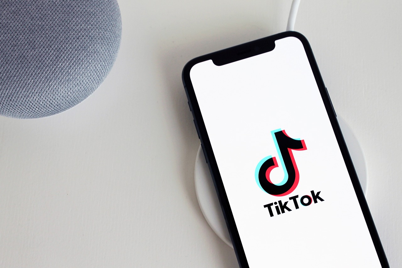 New realtors can follow successful real estate coaches and brokers on TikTok to learn a few tips