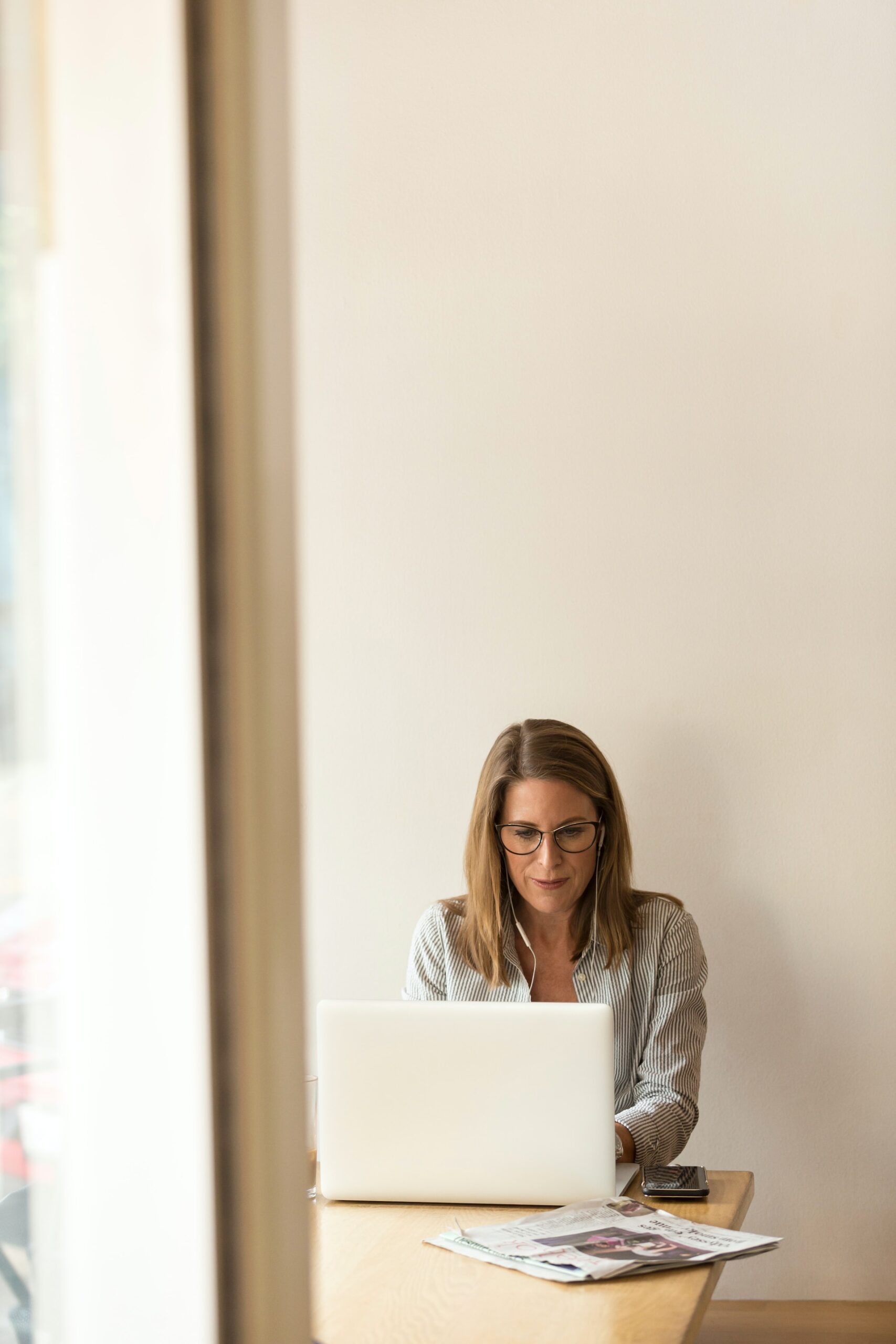 Independent broker working at her laptop.